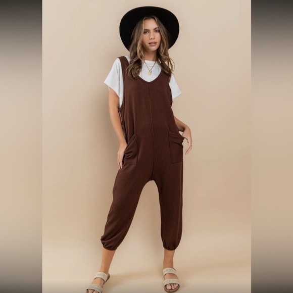 Textured Ribbed Poly knit Baggy Jumpsuit - Picture 6 of 6